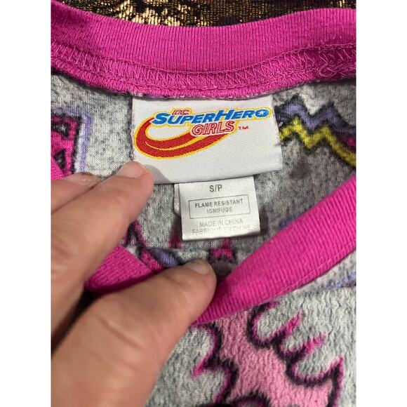 DC Superhero Girls sweatshirt - Picture 4 of 6